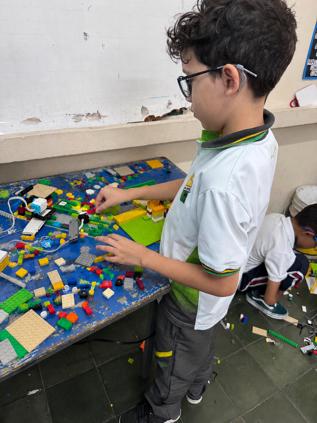 Grupo de niños en taller